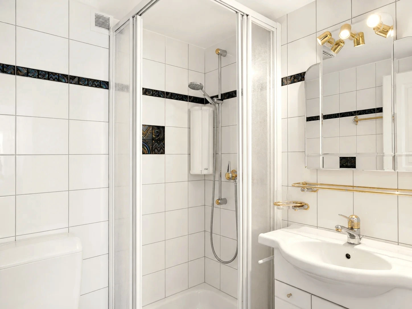 Salle de bains de l’appartement au rez-de-chaussée