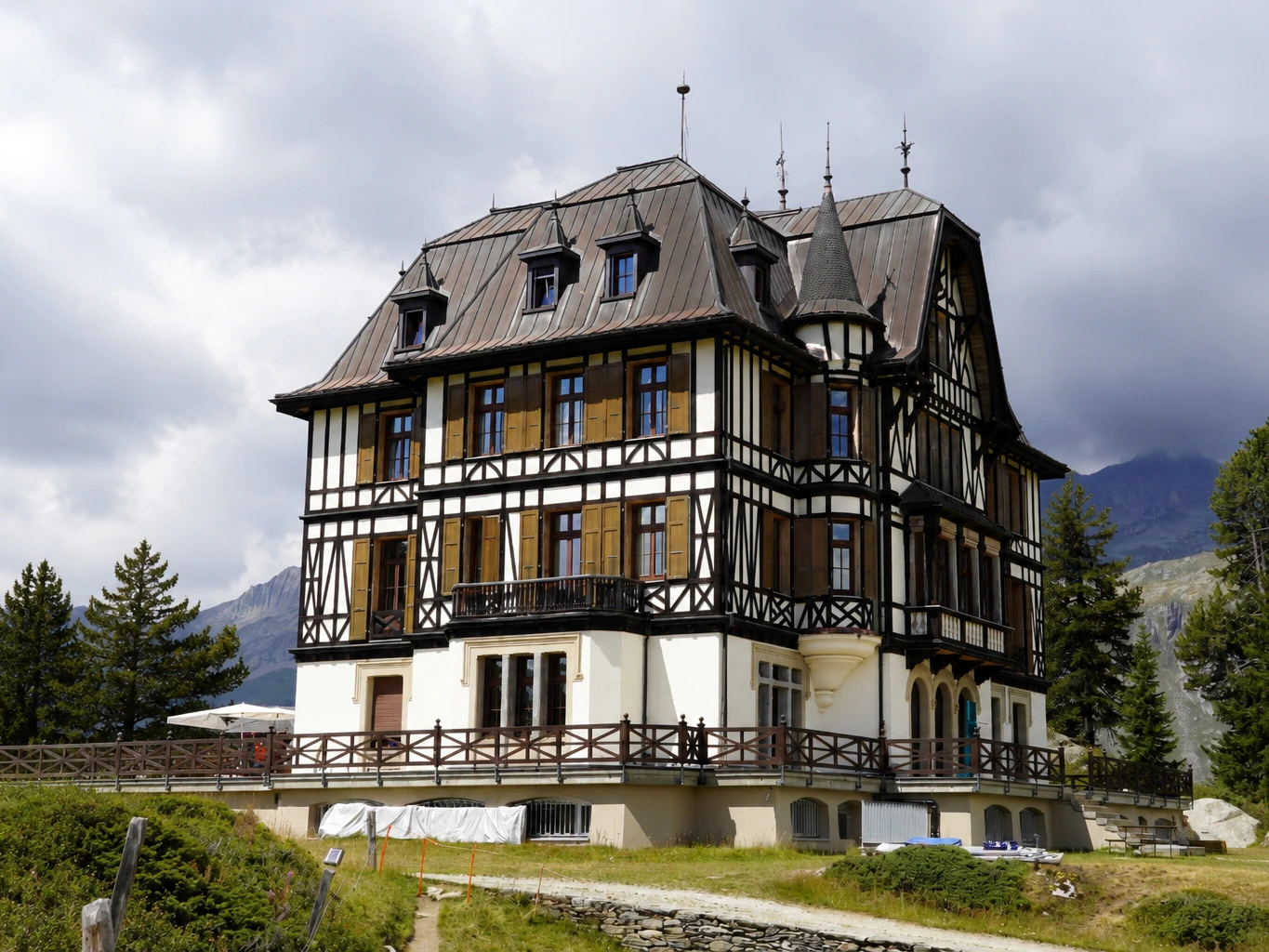 Villa Cassel auf der Riederfurka im Sommer