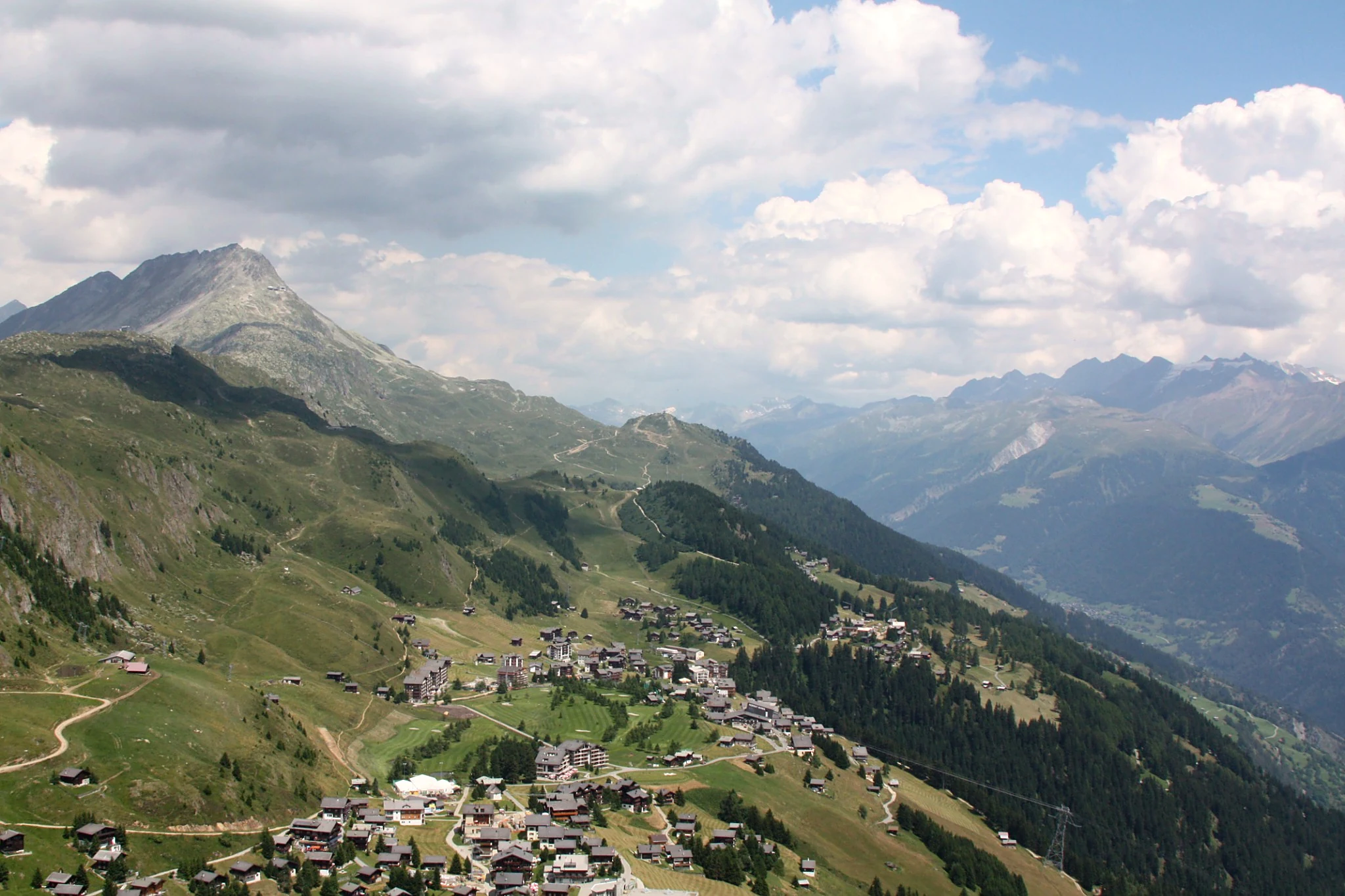 Location and surroundings of Casa Codasi in Riederalp in summer